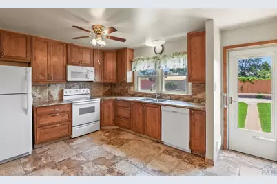 1112 Kennedy St, Pueblo, CO 81001 - Photo 8