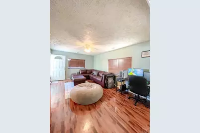 1322 Lincoln Ave, La Junta, CO 81050 - Photo 2