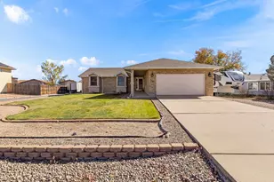 126 S Golfwood Dr W, Pueblo West, CO 81007 - Photo 2