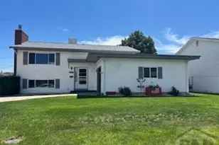 2130 Oakwood Ln, Pueblo, CO 81005 - Photo 1