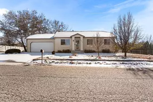 570 S Bellflower Dr, Pueblo West, CO 81007 - Photo 2