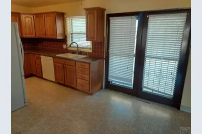 2042 S Riverview Dr, Pueblo, CO 81006 - Photo 8
