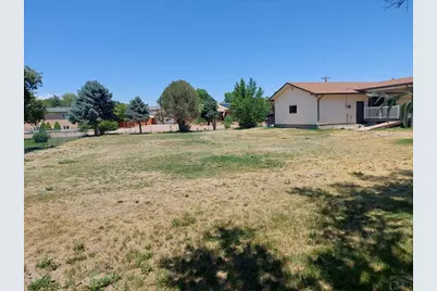2042 S Riverview Dr, Pueblo, CO 81006 - Photo 34