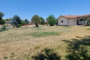 2042 S Riverview Dr, Pueblo, CO 81006 - Photo 34