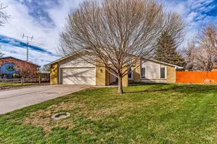 7 Kingsbridge Pl, Pueblo, CO 81001 - Photo 4