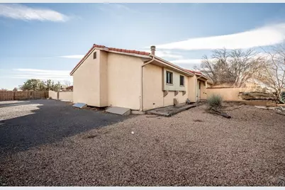 8 S Glenrose Dr, Pueblo, CO 81007 - Photo 4