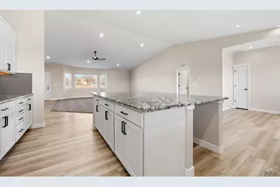 576 E Earl Dr, Pueblo West, CO 81007 - Photo 8