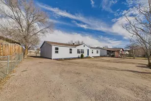 2031 W 11th St, Pueblo, CO 81003 - Photo 2