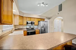 4819 Walnutcrest Ct, Pueblo, CO 81005 - Photo 10