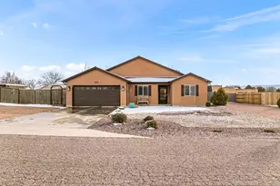 372 W Burke Dr, Pueblo West, CO 81007 - Photo 2