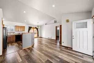 441 S Oak Creek Dr, Pueblo, CO 81007 - Photo 2