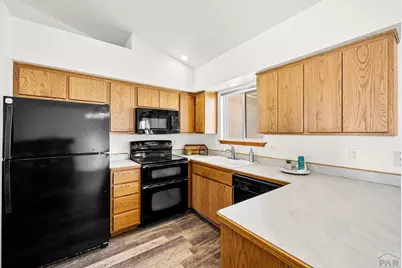 441 S Oak Creek Dr, Pueblo, CO 81007 - Photo 4