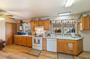 1614 Horseshoe Dr, Pueblo, CO 81001 - Photo 6
