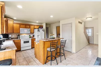 2403 Meadowlark Ln, Pueblo, CO 81008 - Photo 12