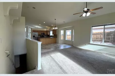956 Peachcrest Dr, Pueblo, CO 81005 - Photo 4