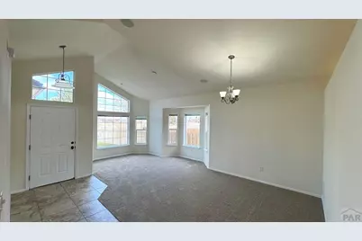 956 Peachcrest Dr, Pueblo, CO 81005 - Photo 2