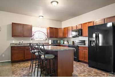 3319 Fox Den Ct, Pueblo, CO 81005 - Photo 4