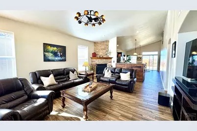 921 Plumcrest Dr, Pueblo, CO 81005 - Photo 2