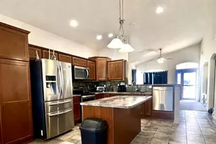 964 Peachcrest Dr, Pueblo, CO 81005 - Photo 6