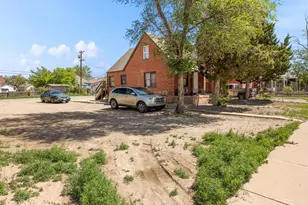 1109 E 8th St, Pueblo, CO 81001 - Photo 4