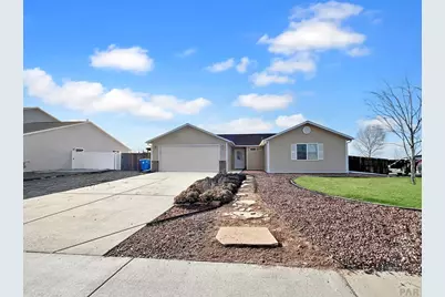 22 Roundhouse St, Montrose, CO 81401 - Photo 1