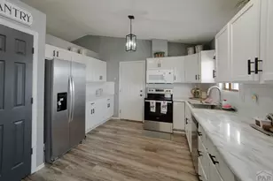 917 S Sterling Ln, Pueblo, CO 81007 - Photo 6