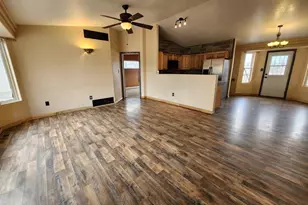 722 S Legend Ln, Pueblo, CO 81007 - Photo 2