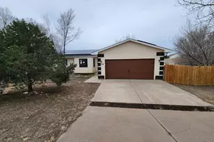 722 S Legend Ln, Pueblo, CO 81007 - Photo 1