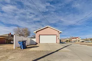 902 W 15th St, Pueblo, CO 81003 - Photo 30