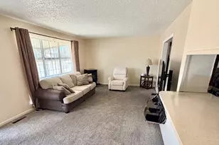 1922 Elmwood Ln, Pueblo, CO 81005 - Photo 8