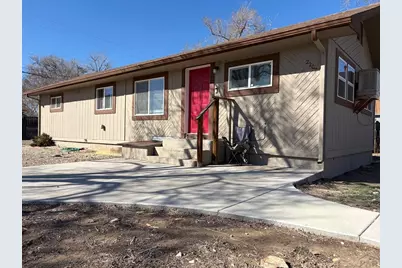 2207 Newport Ave, Pueblo, CO 81003 - Photo 2