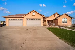 302 S Costilla Ct, Pueblo West, CO 81007 - Photo 38