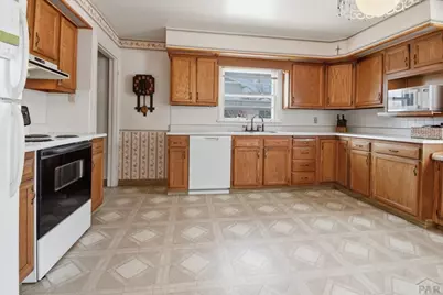 211 Dittmer Ave, Pueblo, CO 81004 - Photo 10