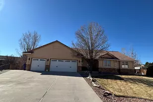 11 Malibu Ct, Pueblo, CO 81005 - Photo 1