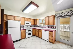 7 Baybridge Ct, Pueblo, CO 81001 - Photo 12