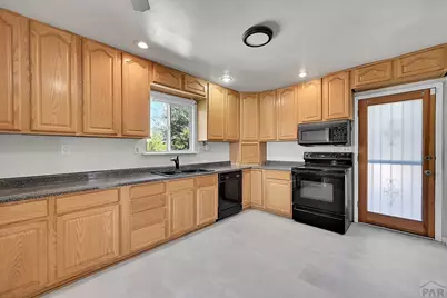 1015 E 3rd St, Pueblo, CO 81001 - Photo 10