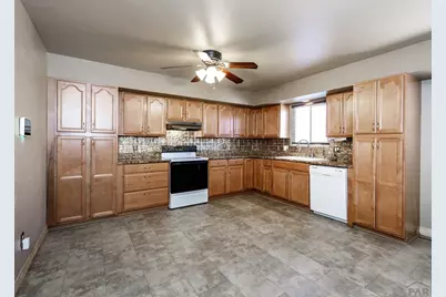 2605 Oakland Ave, Pueblo, CO 81004 - Photo 6