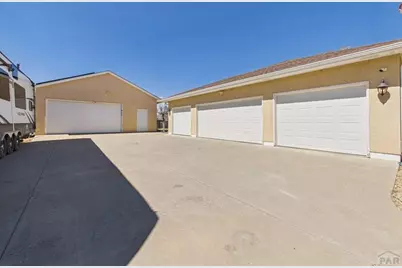 1079 Lynn Dr, Pueblo, CO 81006 - Photo 40