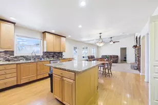 1079 Lynn Dr, Pueblo, CO 81006 - Photo 12