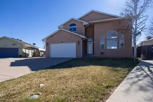 27 Trent Ct, Pueblo, CO 81005 - Photo 2