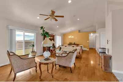 8 Pasadena Dr, Pueblo, CO 81005 - Photo 4