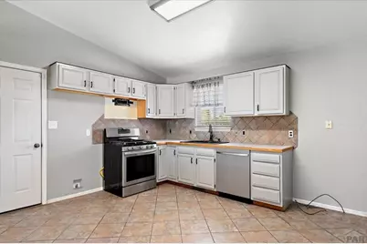 144 E Del Rio Dr, Pueblo West, CO 81007 - Photo 6