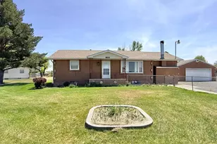 2202 Harvey Pl, Pueblo, CO 81006 - Photo 2