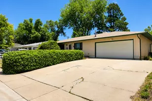 70 Caledonia Rd, Pueblo, CO 81001 - Photo 2