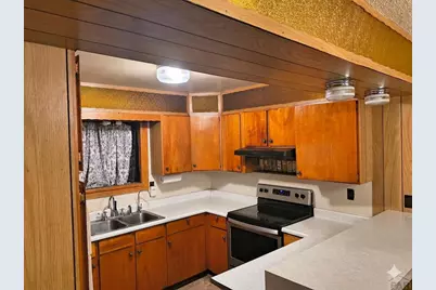 824 W 7th St, Walsenburg, CO 81089 - Photo 12