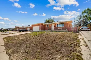 24 Radcliff Ln, Pueblo, CO 81005 - Photo 4