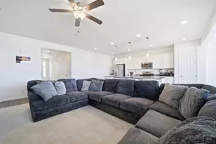 2213 Sunrise Ln, Pueblo, CO 81008 - Photo 2