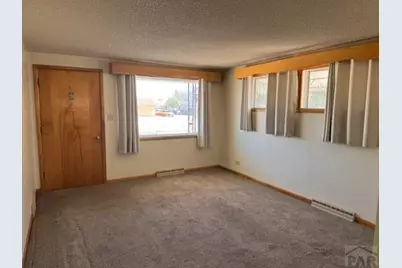 10 Wheatridge Dr, Pueblo, CO 81005 - Photo 2