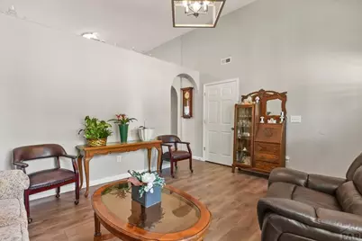 932 Pinecrest Dr, Pueblo, CO 81005 - Photo 8