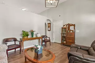 932 Pinecrest Dr, Pueblo, CO 81005 - Photo 8